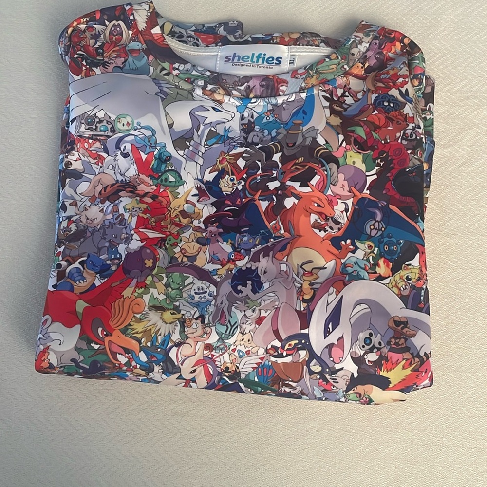 pokémon sweatshirt, worn twice, excellent condition